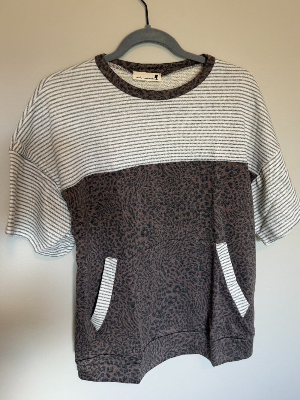 Mindy Mae Market Leopard & Stripe Color Block Short Sleeve Sweatshirt Large NWOT